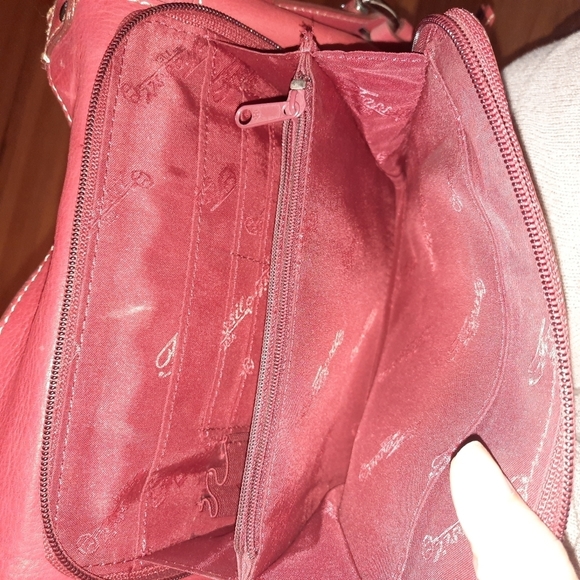 Fossil Red Crossbody Bag Purse - Excellent Used Condition. - Picture 4 of 8
